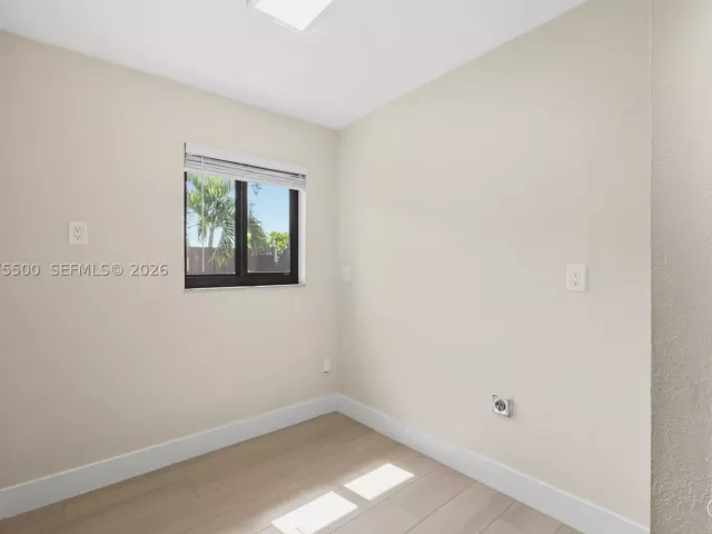 Продажа дома по адресу 1391 NW 18th St - фото 9368734
