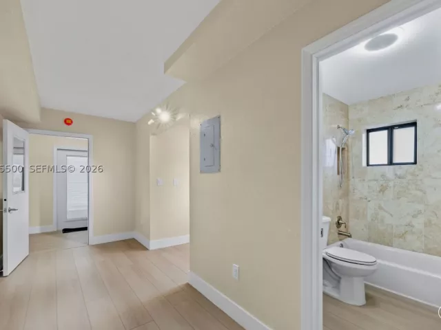 Продажа дома по адресу 1391 NW 18th St - фото 9368735