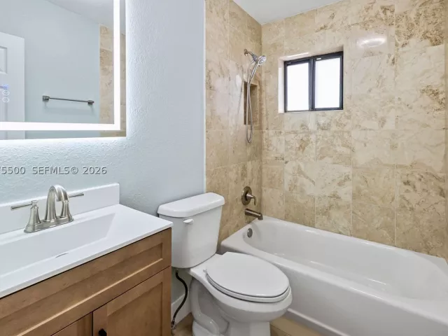 Продажа дома по адресу 1391 NW 18th St - фото 9368736