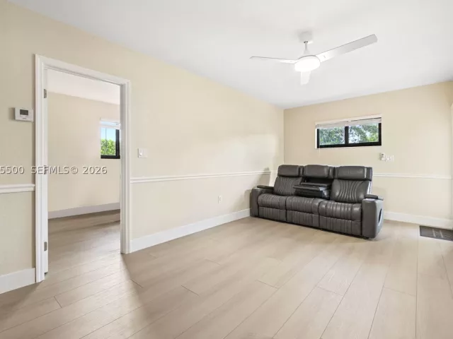 Продажа дома по адресу 1391 NW 18th St - фото 9368737