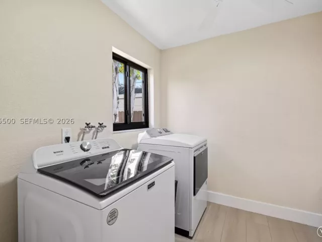 Продажа дома по адресу 1391 NW 18th St - фото 9368741