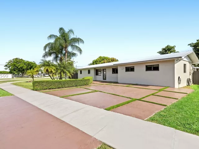 Продажа дома по адресу 1391 NW 18th St - фото 9368709