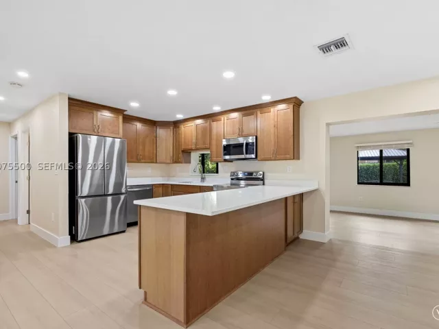 Продажа дома по адресу 1391 NW 18th St - фото 9368712