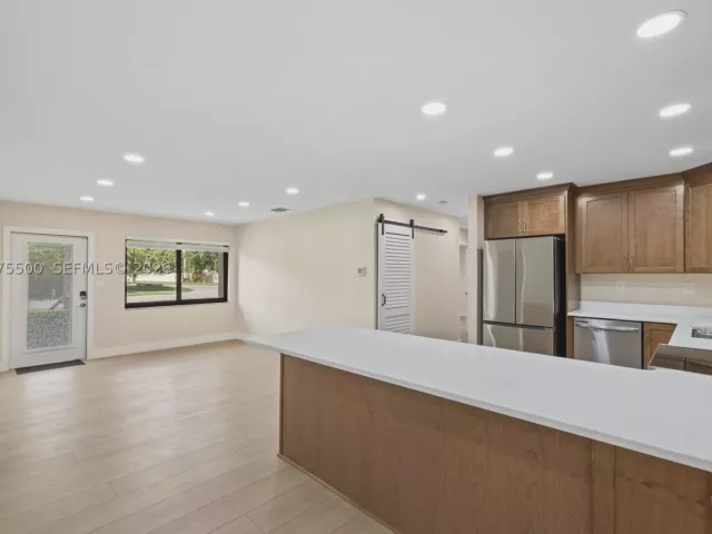 Продажа дома по адресу 1391 NW 18th St - фото 9368713