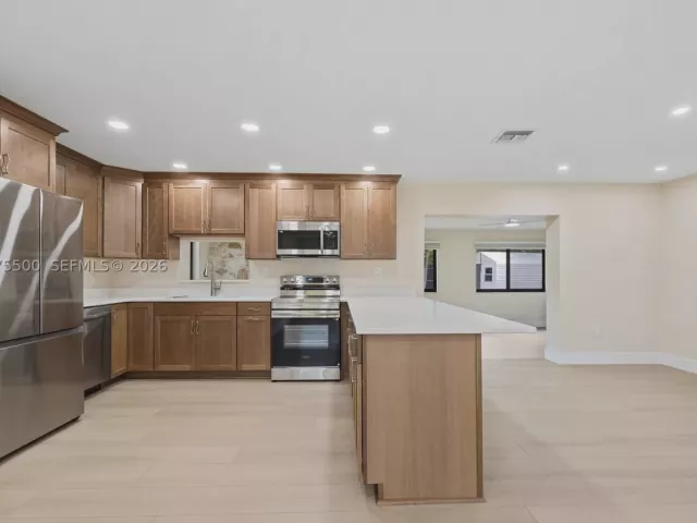 Продажа дома по адресу 1391 NW 18th St - фото 9368714