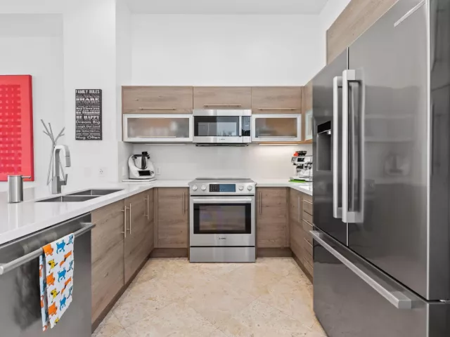 Продажа дома по адресу 757 NE 4TH Avenue - фото 9372865
