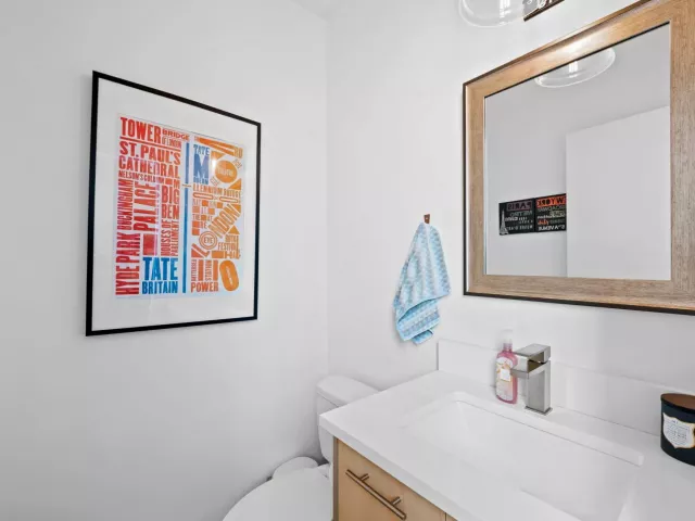 Продажа дома по адресу 757 NE 4TH Avenue - фото 9372867