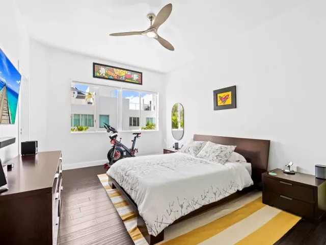 Продажа дома по адресу 757 NE 4TH Avenue - фото 9372868