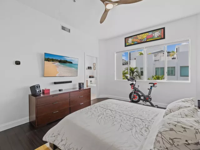 Продажа дома по адресу 757 NE 4TH Avenue - фото 9372869