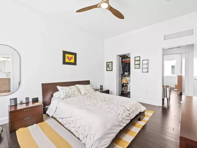 Продажа дома по адресу 757 NE 4TH Avenue - фото 9372870