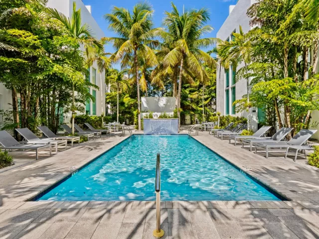 Продажа дома по адресу 757 NE 4TH Avenue - фото 9372857