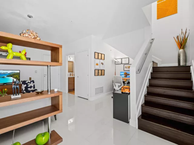 Продажа дома по адресу 757 NE 4TH Avenue - фото 9372884