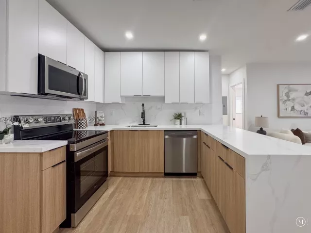Продажа дома по адресу 1119 NW 11th Ct - фото 9368192