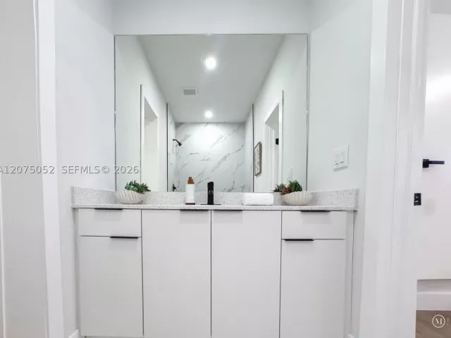Продажа дома по адресу 1119 NW 11th Ct - фото 9368200