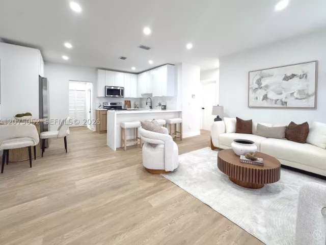 Продажа дома по адресу 1119 NW 11th Ct - фото 9368186