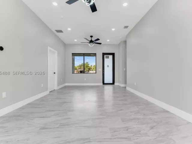 Продажа дома по адресу 512 NW 23rd Ave - фото 9364389