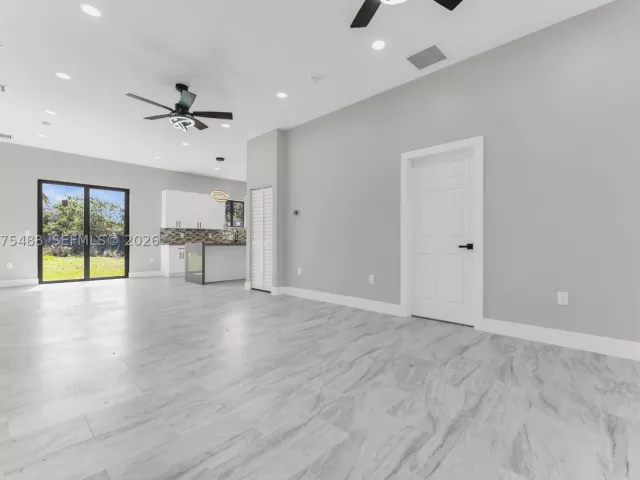 Продажа дома по адресу 512 NW 23rd Ave - фото 9364396