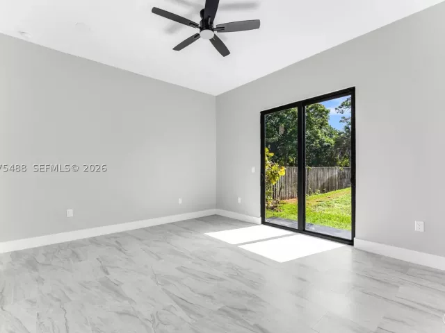 Продажа дома по адресу 512 NW 23rd Ave - фото 9364398