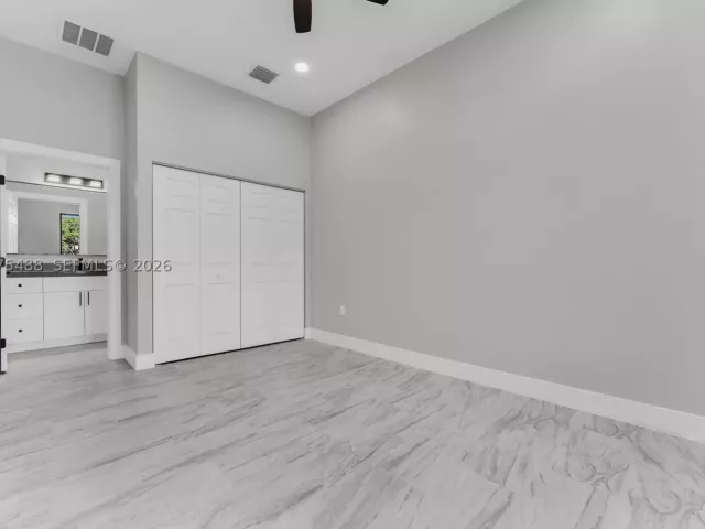 Продажа дома по адресу 512 NW 23rd Ave - фото 9364399