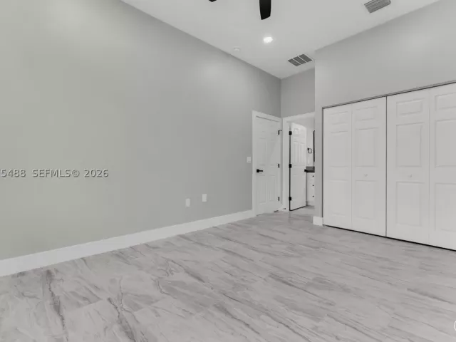 Продажа дома по адресу 512 NW 23rd Ave - фото 9364402