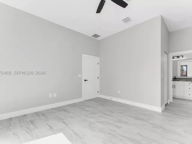 Продажа дома по адресу 512 NW 23rd Ave - фото 9364406