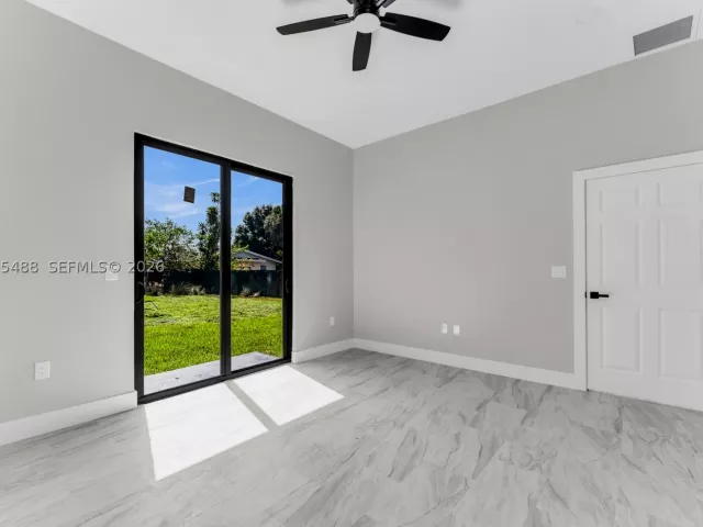 Продажа дома по адресу 512 NW 23rd Ave - фото 9364407