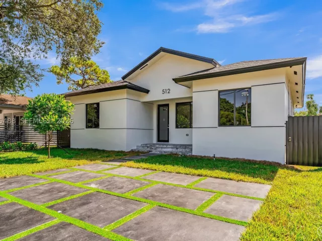 Продажа дома по адресу 512 NW 23rd Ave - фото 9364382