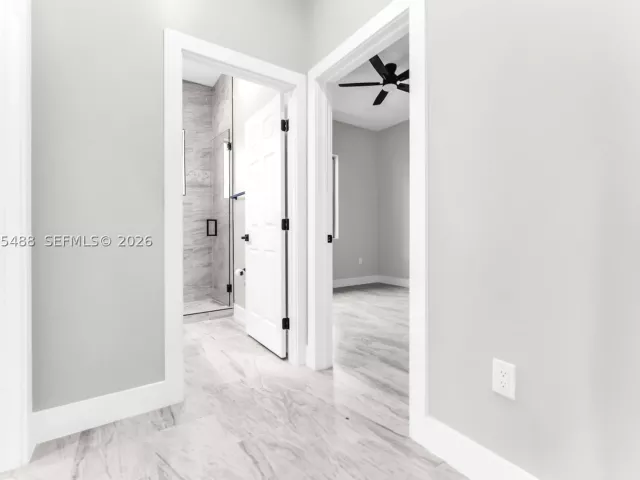 Продажа дома по адресу 512 NW 23rd Ave - фото 9364410