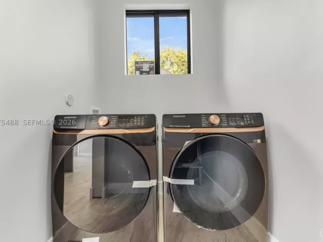 Продажа дома по адресу 512 NW 23rd Ave - фото 9364416