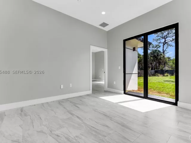 Продажа дома по адресу 512 NW 23rd Ave - фото 9364417