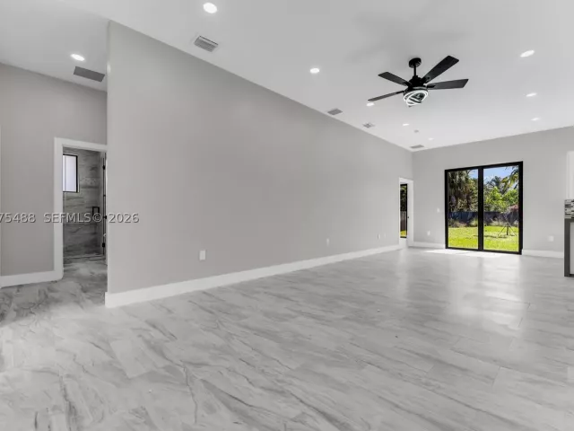 Продажа дома по адресу 512 NW 23rd Ave - фото 9364418