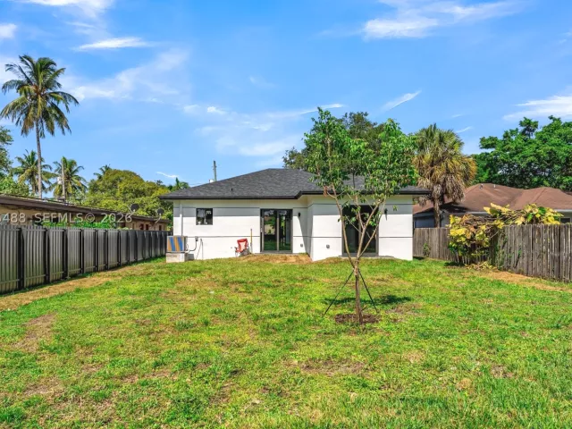 Продажа дома по адресу 512 NW 23rd Ave - фото 9364420