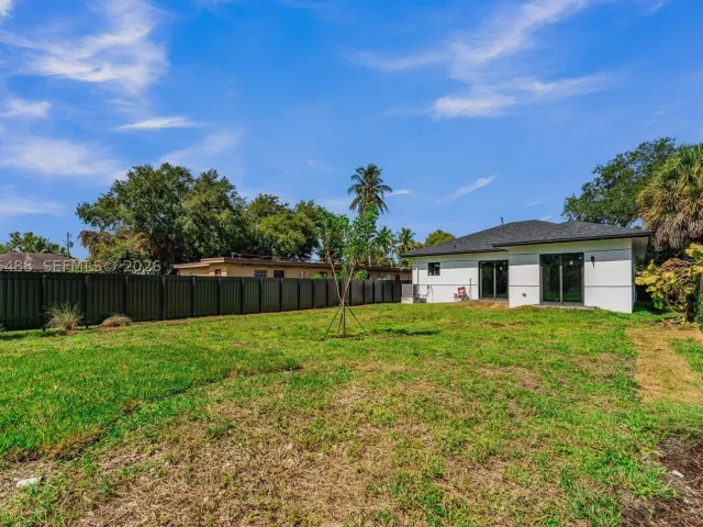 Продажа дома по адресу 512 NW 23rd Ave - фото 9364422
