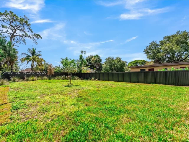 Продажа дома по адресу 512 NW 23rd Ave - фото 9364425