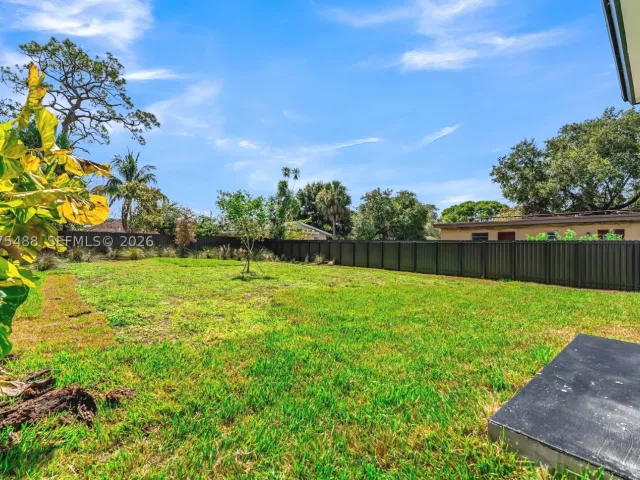 Продажа дома по адресу 512 NW 23rd Ave - фото 9364426