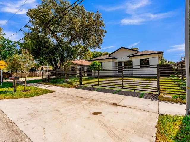 Продажа дома по адресу 512 NW 23rd Ave - фото 9364428