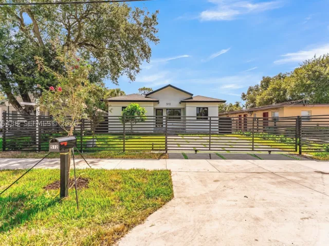 Продажа дома по адресу 512 NW 23rd Ave - фото 9364385