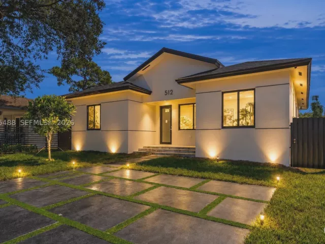 Продажа дома по адресу 512 NW 23rd Ave - фото 9364386