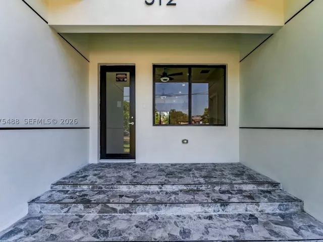 Продажа дома по адресу 512 NW 23rd Ave - фото 9364387