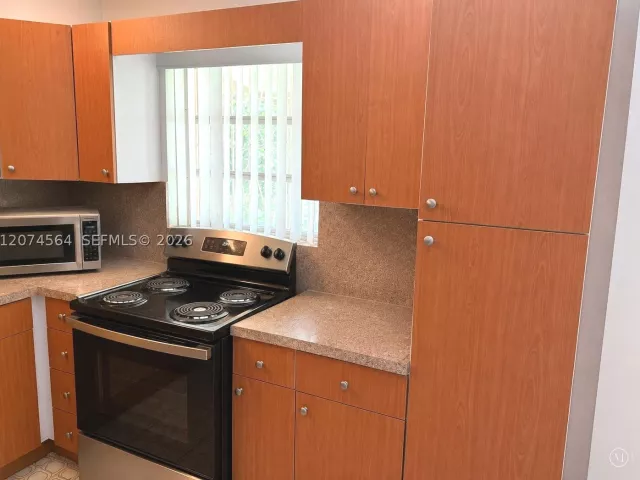 Продажа дома по адресу 3010 NW 32nd St - фото 9367668