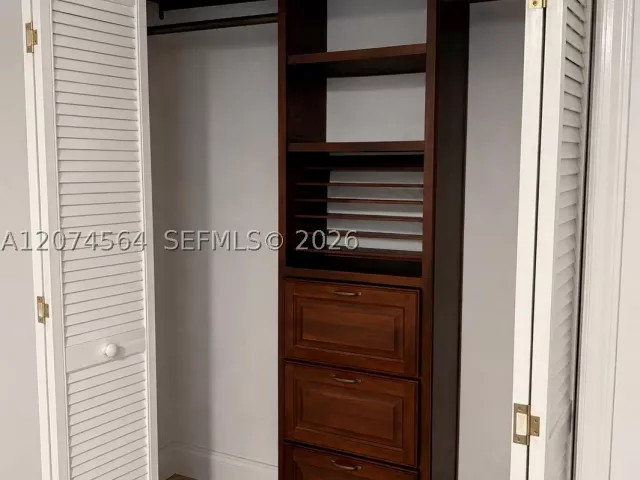 Продажа дома по адресу 3010 NW 32nd St - фото 9367671