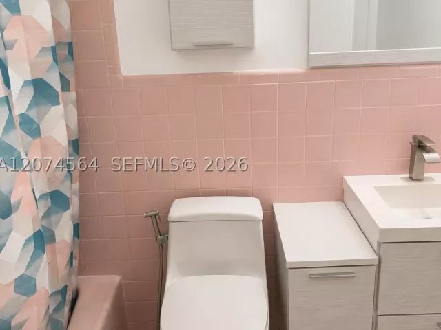 Продажа дома по адресу 3010 NW 32nd St - фото 9367673