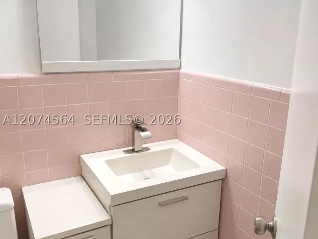 Продажа дома по адресу 3010 NW 32nd St - фото 9367674