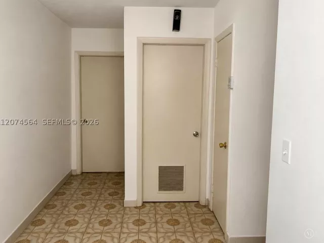 Продажа дома по адресу 3010 NW 32nd St - фото 9367679