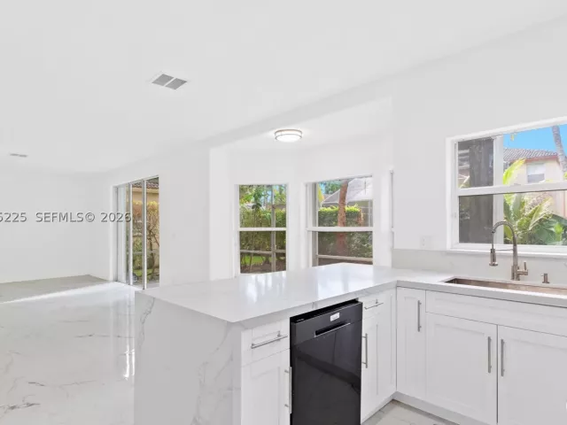 Продажа дома по адресу 15842 SW 14 ST - фото 9360605