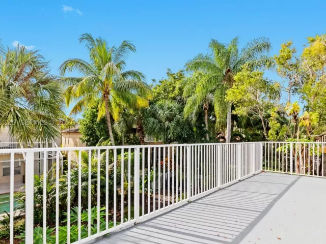 Продажа дома по адресу 15842 SW 14 ST - фото 9360610