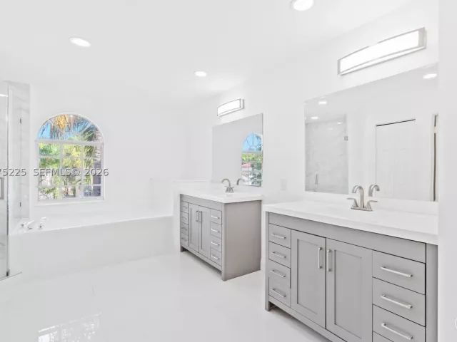 Продажа дома по адресу 15842 SW 14 ST - фото 9360612