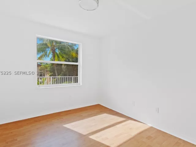 Продажа дома по адресу 15842 SW 14 ST - фото 9360614