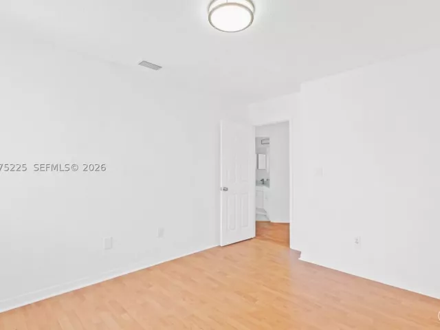 Продажа дома по адресу 15842 SW 14 ST - фото 9360622