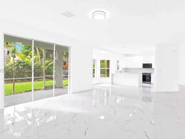 Продажа дома по адресу 15842 SW 14 ST - фото 9360600